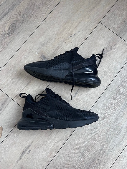 Nike Air Max 270 tennarit koko 42 musta
