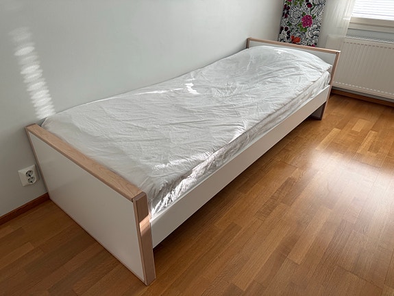 Muuramen koivurengas sänky 80x200
