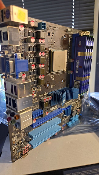 Asus M4A785D-M PRO -emolevy + AMD Athlon II -prosessori + Kingston DDR2-muistit