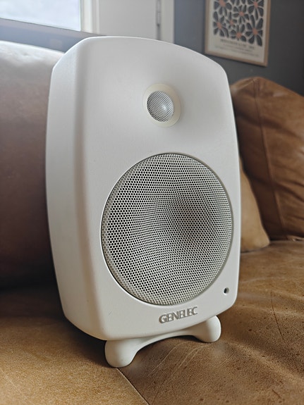 VARATTU/ Genelec 8330AWM, valkoiset SAM dsp-kaiuttimet. 1, 2 tai 3kpl