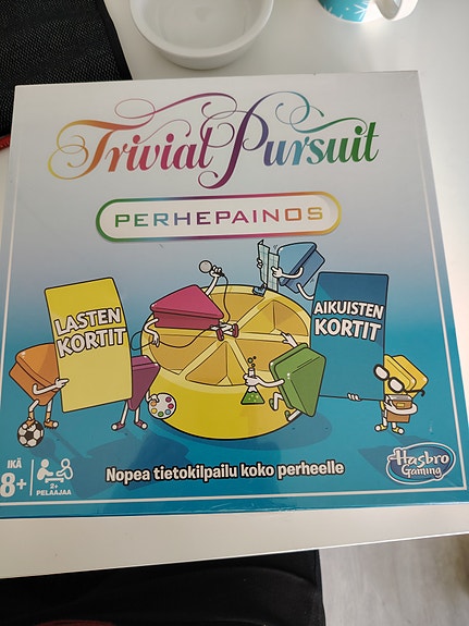 Trivial Pursuit lautapeli uusi, paketissa