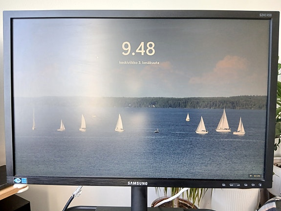 MOVING SALE - Samsung monitor 24 inch (tietokoneen näyttö)