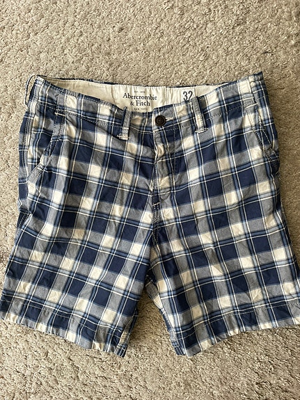 Abercrombie & Fitch sortsit