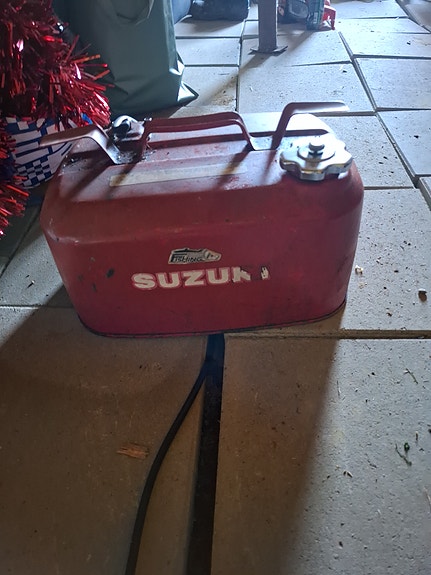 Suzuki polttoainetankki perämoottorille