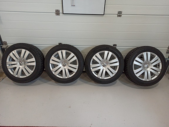 Volkswagen 16" alumiinivanteet + 205/55R16 nastat