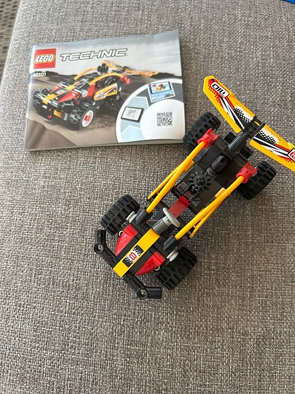 LEGO Technic kilpa-auto