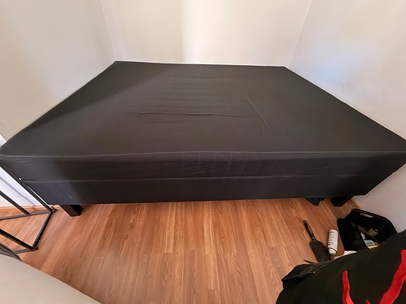 IKEA sänky / runkopatja 160x200 cm tummanharmaa
