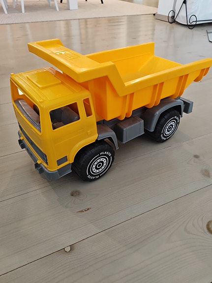 Plasto keltainen kuorma-auto