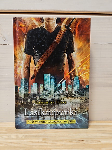 Lasikaupunki, Cassandra Clare