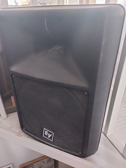 Electro-Voice Sx300 kaiutin ja ELX-600 mikseri