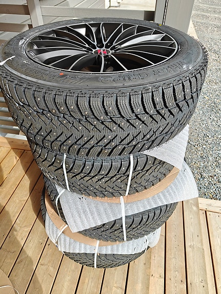 Nastarenkaat alumiinivanteilla, ajamattomat 235/55 R19 Sopii WV ID4
