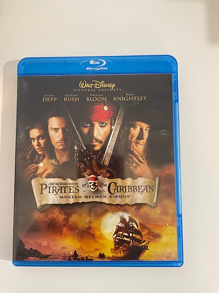 Pirates of the Caribbean Mustan helmen kirous Blu-ray
