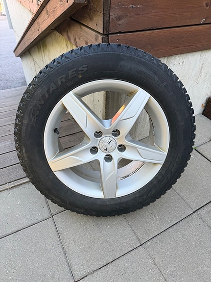 Suv renkaat ( vw Tiguan 2017 ) nastarenkaat vanteilla!