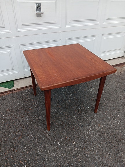 teak pöytä
