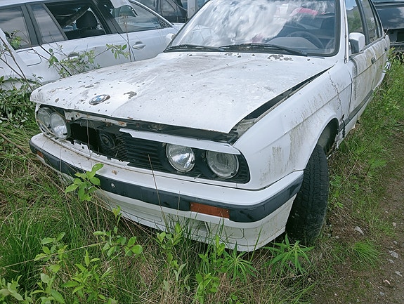 BMW E30 316I 1989 varaosina
