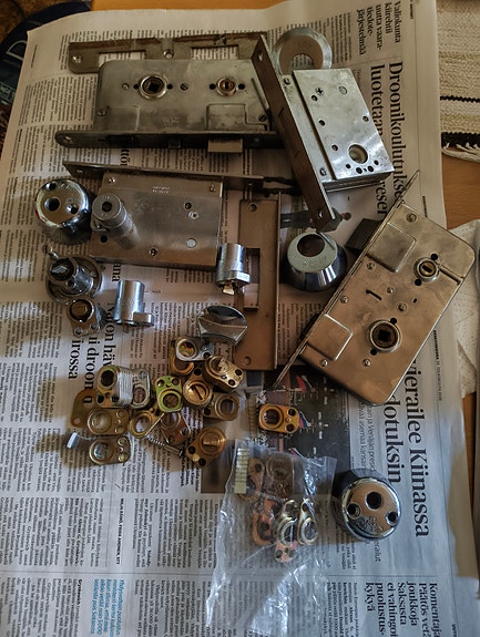Abloy-lukkoja ja tarvikkeita