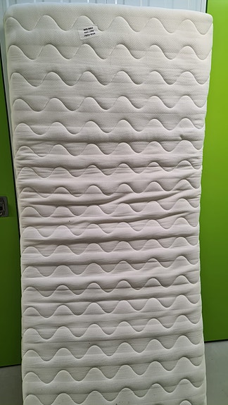 Jysk vaalea joustinpatja 90x200