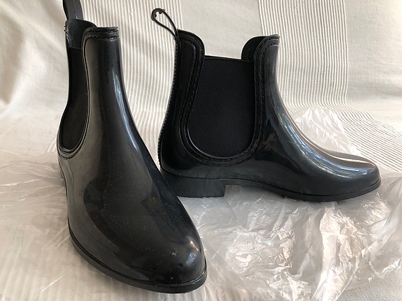 Mustat Gore-Tex nilkkurit koko 40