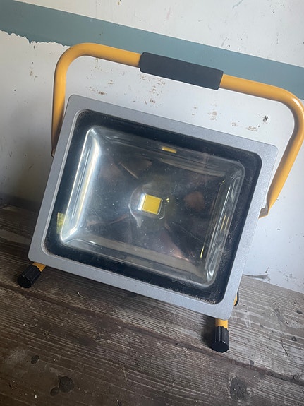 Ladattava led valonheitin