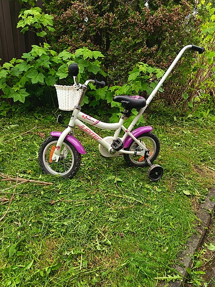 Polkupyörä tytölle.