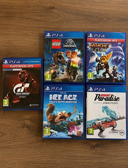 Playstation 4 pelipaketti