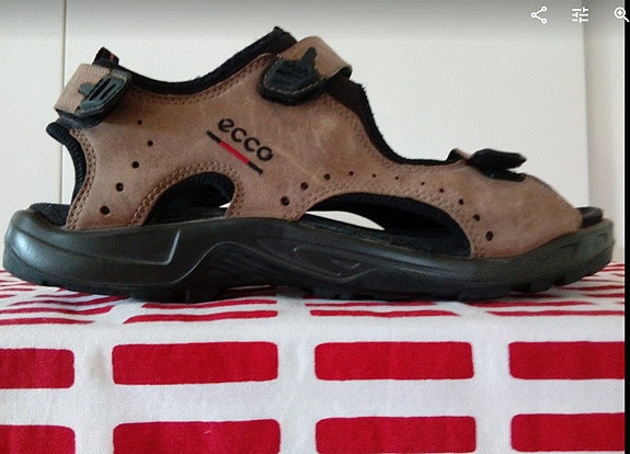 ECCO PATENT PENDING JÄMÄKÄT SANDAALIT KOKO 47. Helppo tarrakiinnitys.