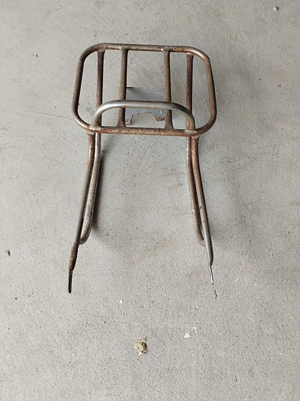 Vanha moottoripyörän tarakka