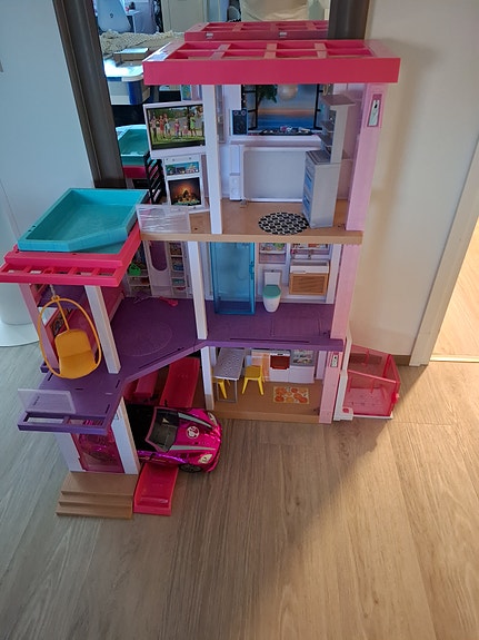 Barbie dream house ja avoauto