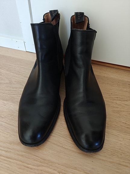 Loake Petworth Chelsea saappaat, koko 42 (UK 8).