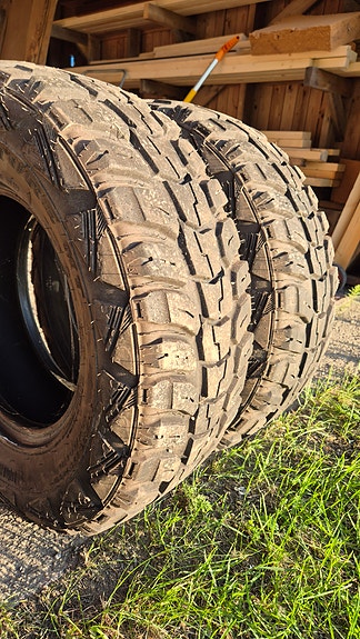 Mud Terrain renkaat 2kpl 235/75r15
