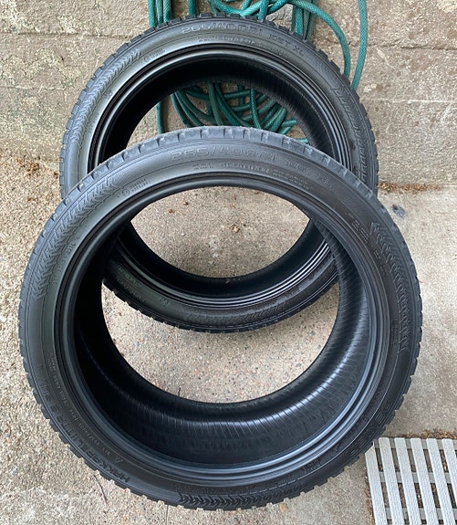 265/40R21 Nastarenkaat Nokian Hakkapeliitta 8