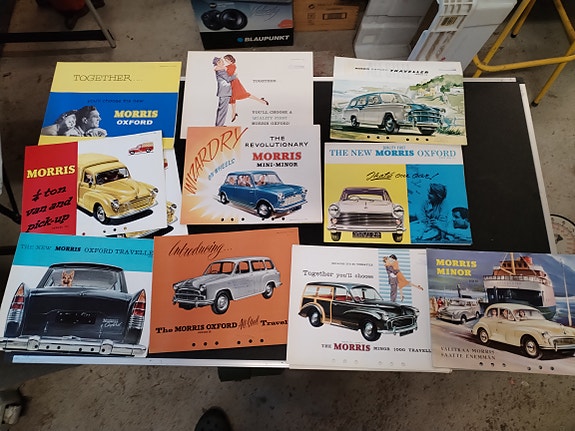 MORRIS autoesitteitä