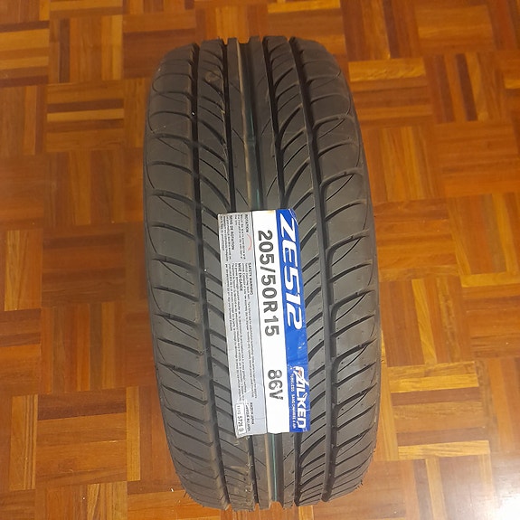Käyttämätön Falken 205/50/15 Kesärengas