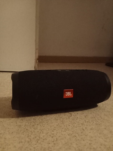 JBL Bluetooth-kaiutin musta