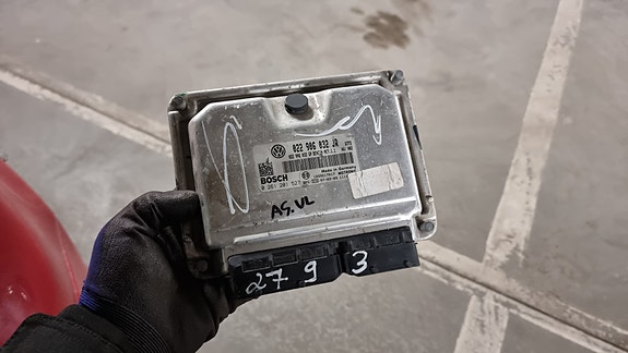 VW golf mk5 moottorinohjausyksikkö