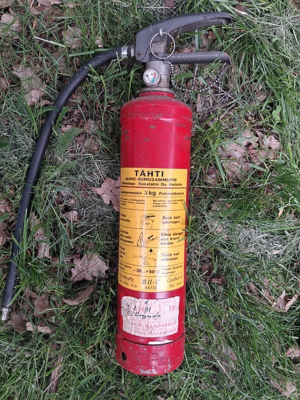 Tähti jauhesammutin vuodelta -81