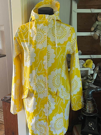 Ivana Helsinki sadetakki. S/36/38. En tingi