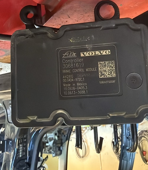 Volvo v70 mk3 ABS yksikkö