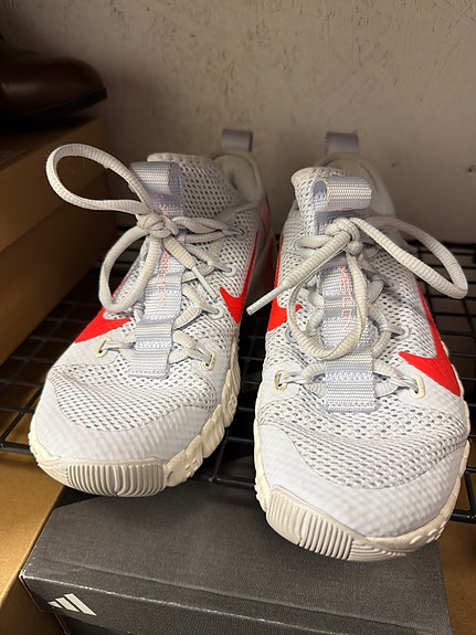 Nike Metcon salikengät koko 38,5 valkoiset punaisilla yksityiskohdilla