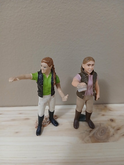 Schleich hoitaja ja Miia