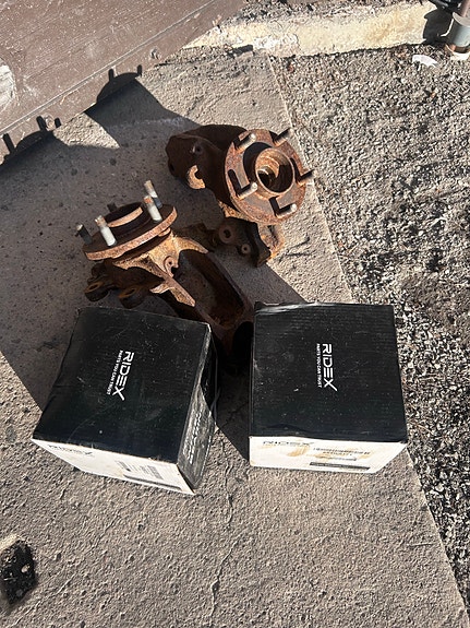 Volvo pyöränlaakeri ja napa