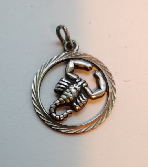 Scorpioni-riipus