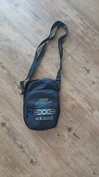 Nike olkalaukku