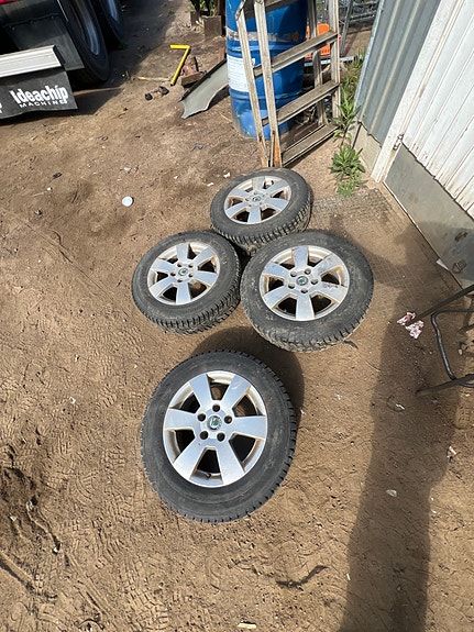 Skoda Octavia alkuperäiset 15” vanteet talvirenkailla