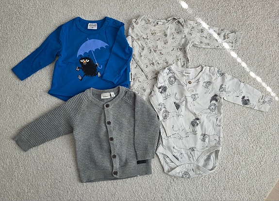62 neule (Name it), 68 bodyt (newbie) ja 68 Moomin-paita