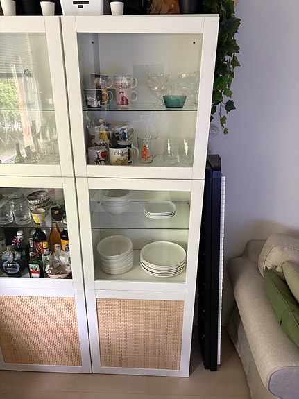 Ikea valkoinen vitriinihylly (Bestå)