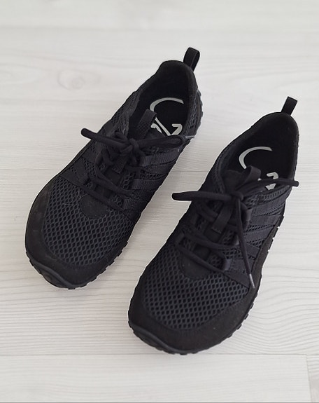 Uudet Vibram paljasjalkakengät (39)
