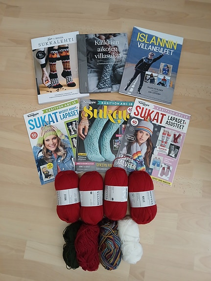 Kirjat, lehdet sekä langat settinä