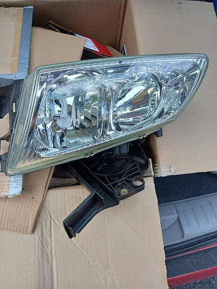 Nissan  Almeran ajovalo / etuvalo