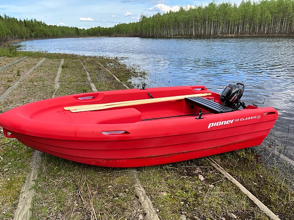 Pioneer 10 Classic punainen vene